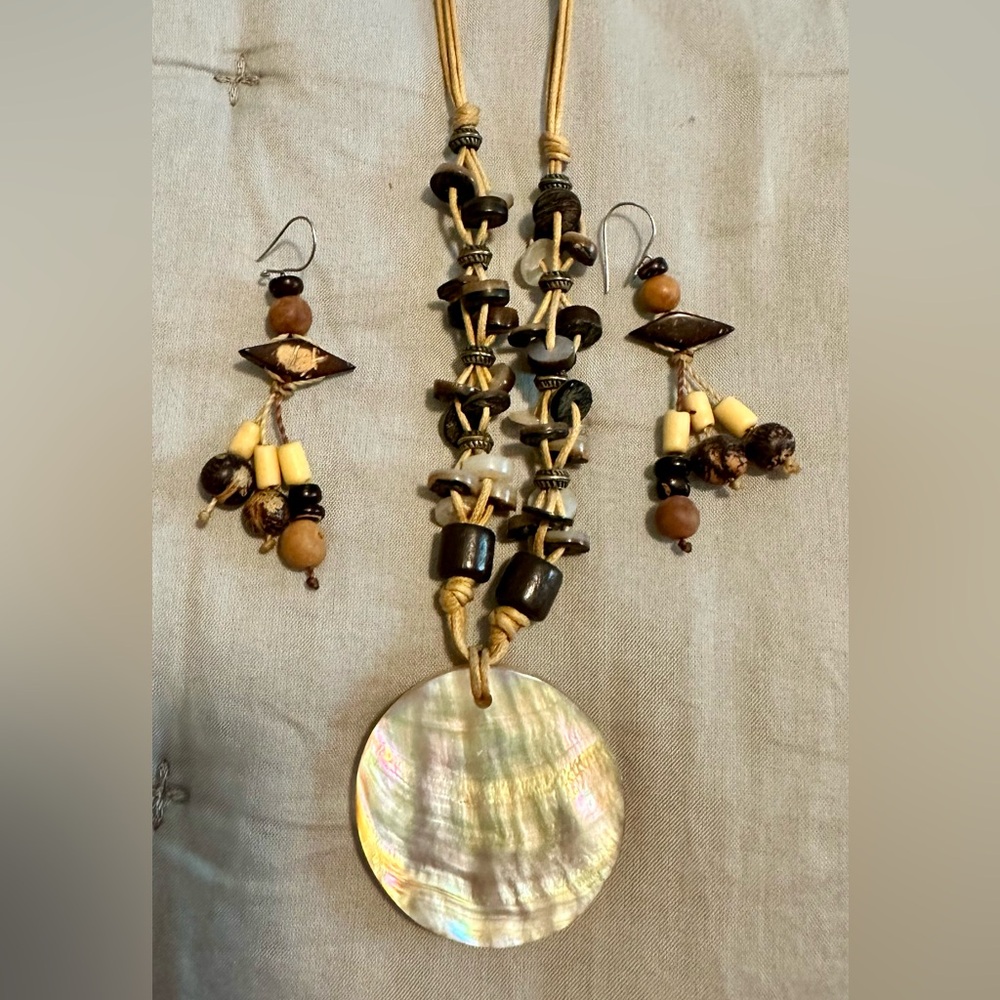 Stunning jewellery set